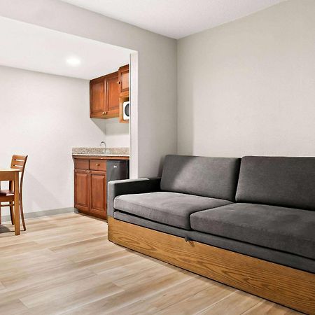 Days Inn & Suites By Wyndham Warren Bagian luar foto
