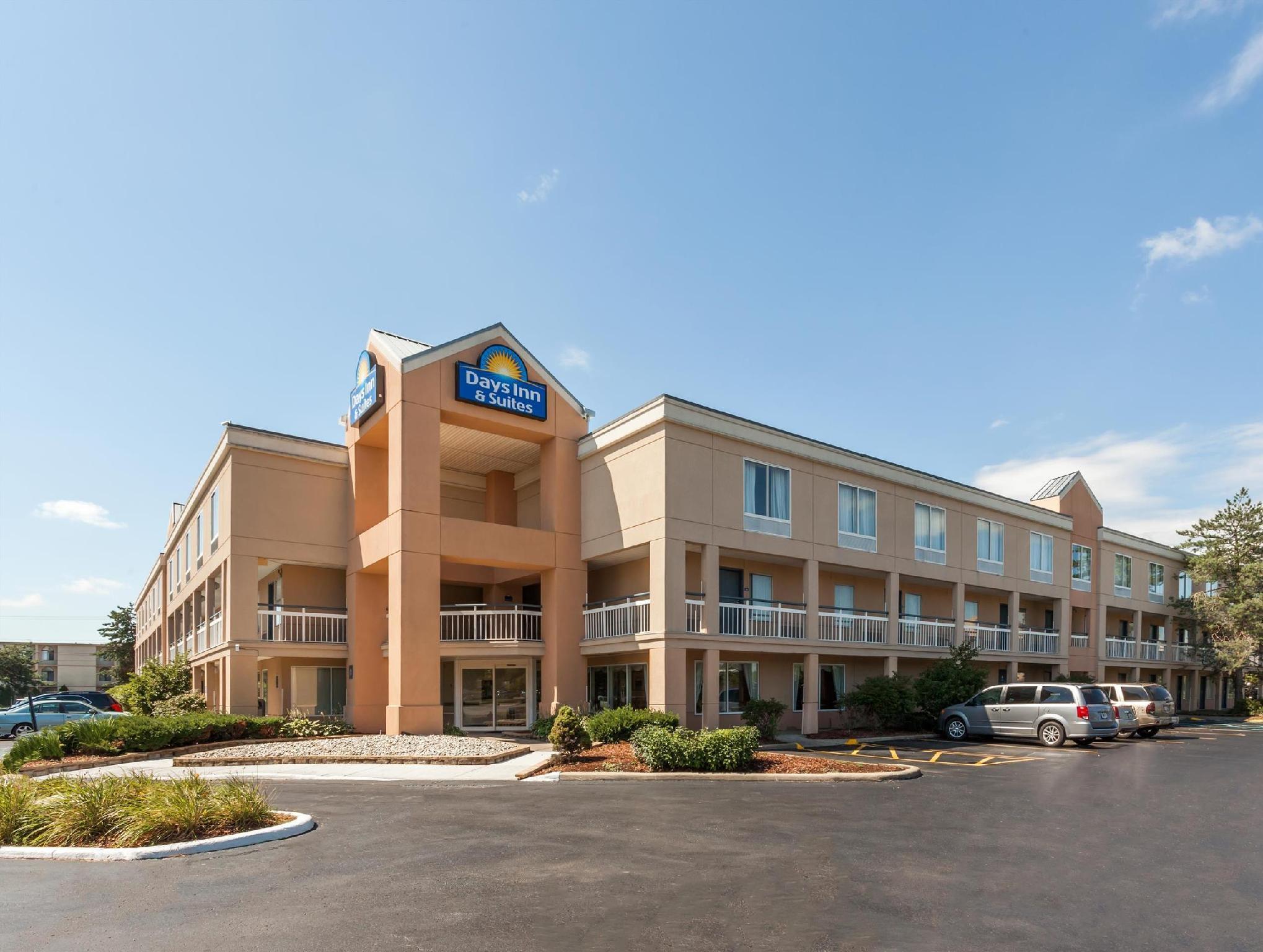 Days Inn & Suites By Wyndham Warren Bagian luar foto