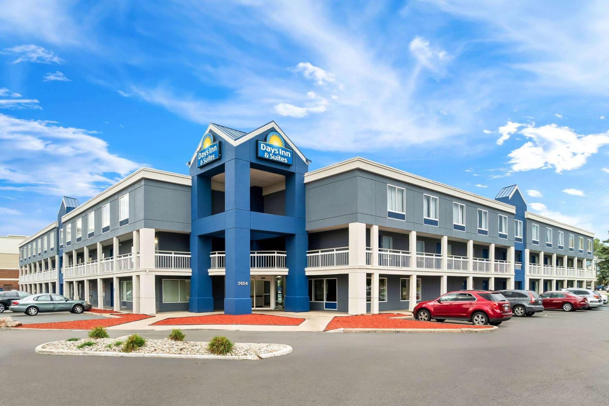 Days Inn & Suites By Wyndham Warren Bagian luar foto