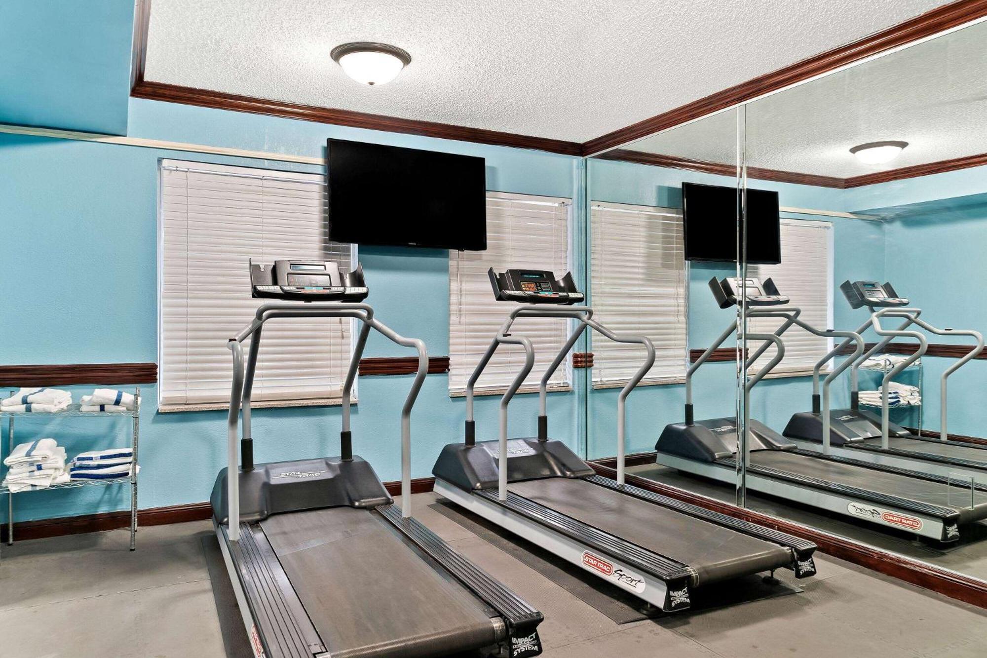 Days Inn & Suites By Wyndham Warren Bagian luar foto