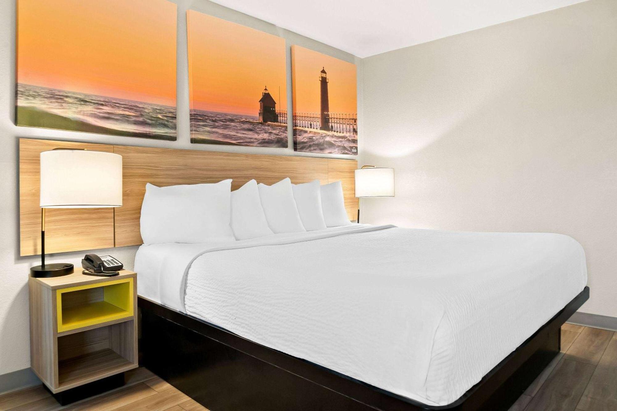 Days Inn & Suites By Wyndham Warren Bagian luar foto