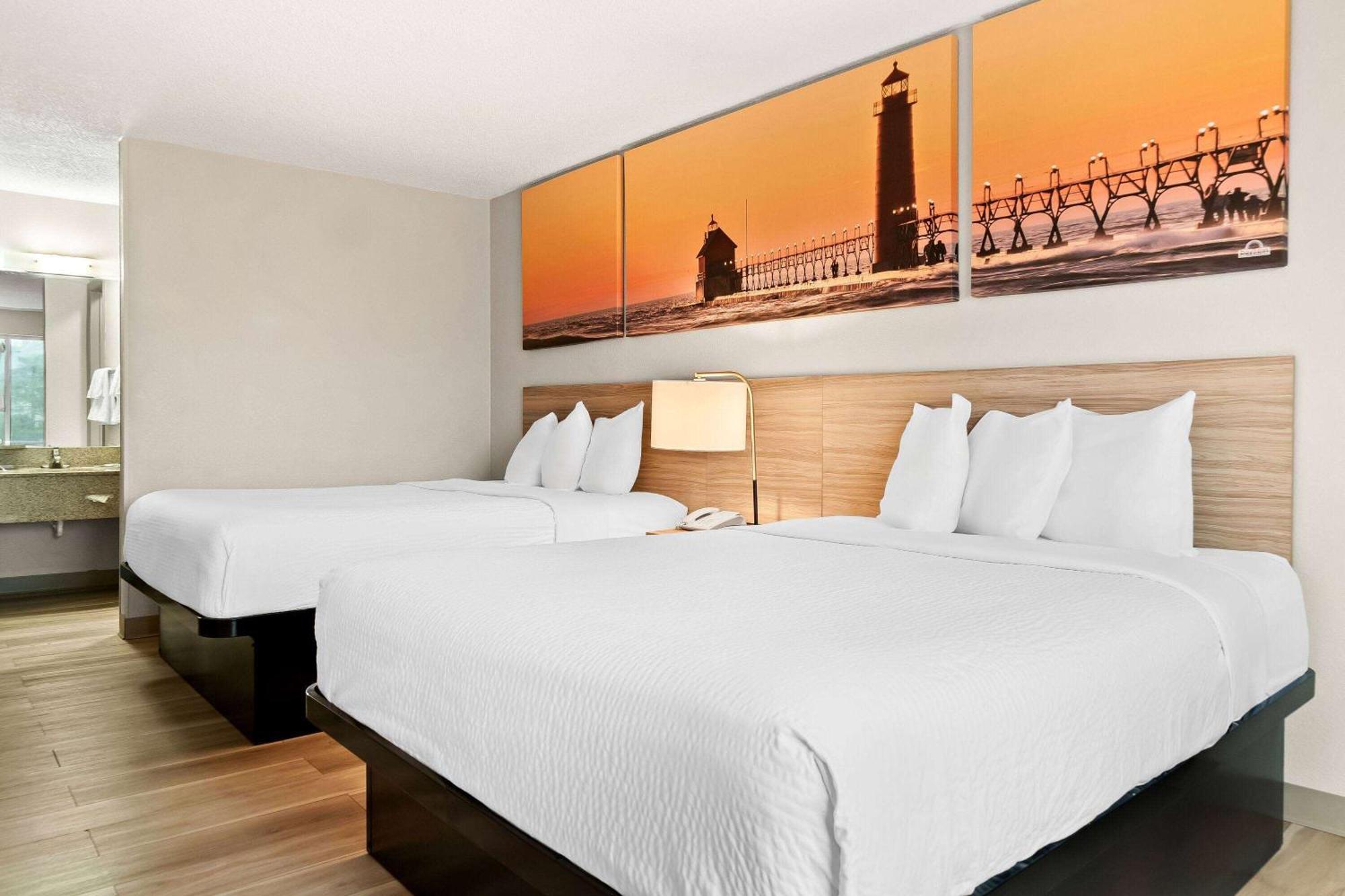 Days Inn & Suites By Wyndham Warren Bagian luar foto